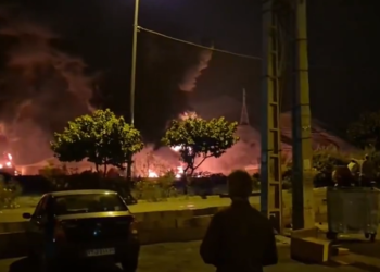 Αναφέρει ισραηλινά πλήγματα σε αποθήκη πετρελαίου κοντά στην Τεχεράνη