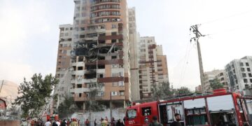 LIVE – Επίθεση Ισραήλ στο Ιράν: Βομβάρδισε πυρηνικές εγκαταστάσεις και εργοστάσια πυραύλων