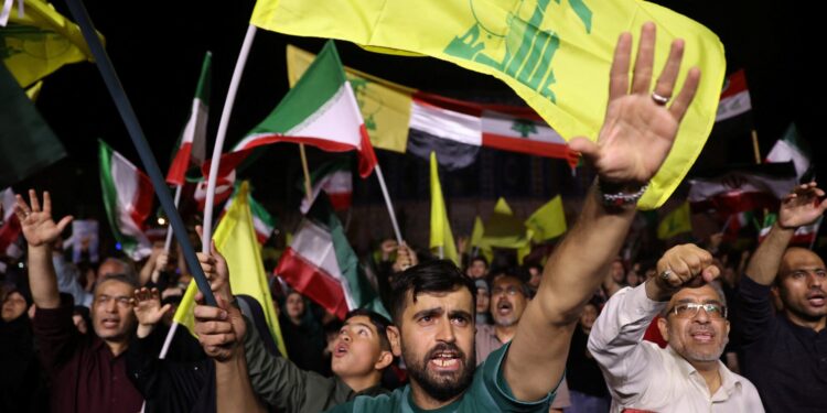 Οι Ιρανοί ξεχειλίζουν οργή και ζητούν εκδίκηση