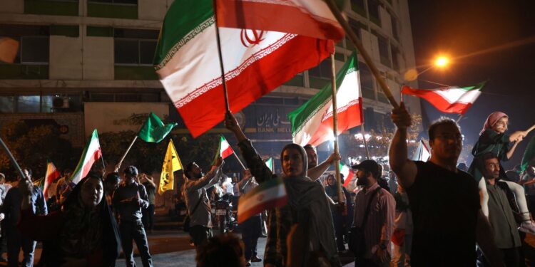 Εκδηλώσεις χαράς για τα πλήγματα στην αεροπορική βάση Αλ Ουντέιντ του Κατάρ