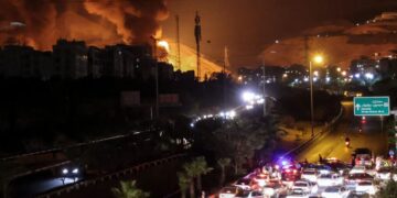 LIVE – Τουλάχιστον 8 νεκροί σε ιρανικές επιδρομές στο Ισραήλ – Πυρπόλησαν αποθήκες πετρελαίου και διυλιστήρια στην Τεχεράνη