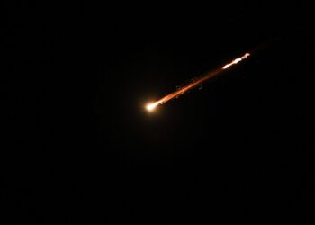 Λιγότεροι από 100 πύραυλοι εκτοξεύθηκαν από το Ιράν, λέει το Ισραήλ