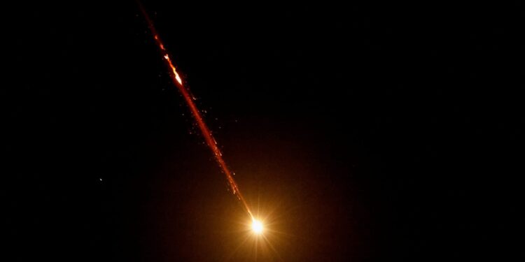 200 βαλλιστικοί πύραυλοι εκτοξεύθηκαν από το Ιράν στο Ισραήλ