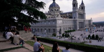 Η Παρασκευή ήταν η πιο ζεστή ημέρα που έχει καταγραφεί ποτέ στη χώρα τον μήνα Μάιο