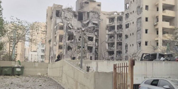 LIVE – Μέση Ανατολή: Τρεις Ισραηλινοί σκοτώθηκαν σε νέα ιρανική πυραυλική επίθεση καθώς τίθεται σε ισχύ η εκεχειρία