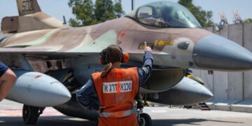 Μέση Ανατολή: Η μετωπική σύγκρουση Ιράν – Ισραήλ απειλεί με γενικευμένη σύρραξη την περιοχή