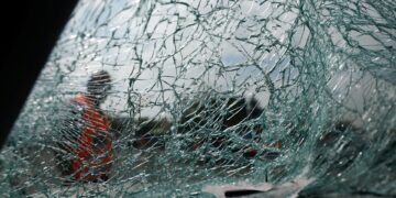 Τα Στενά του Ορμούζ και ακόμη 5 απειλές για τις αγορές μετά το πλήγμα των ΗΠΑ στο Ιράν