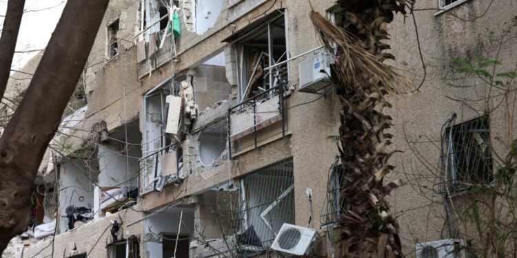 86 άτομα στο νοσοκομείο μετά τις σημερινές πυραυλικές επιθέσεις του Ιράν