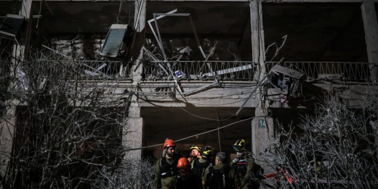 Και νέες ισχυρές εκρήξεις στο κεντρικό Ισραήλ