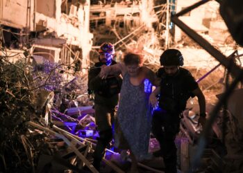 6 νεκροί και δεκάδες τραυματίες από τα νέα πλήγματα του Ιράν