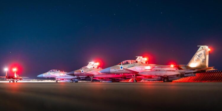 Ισραήλ: Στο «πιο μακρινό πλήγμα στα χρονικά» η Πολεμική Αεροπορία βομβαρδίζει ιρανικό αεροσκάφος στη Μασχάντ