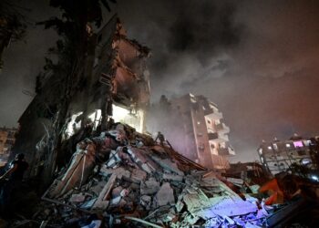 Εικόνες τεράστιας καταστροφής στο Ισραήλ από το νέο ιρανικό σφυροκόπημα