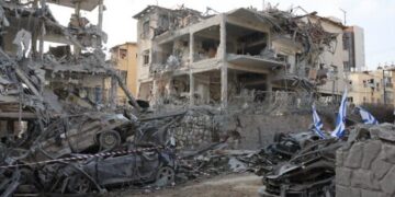 Φωτογραφίες δείχνουν την τεράστια καταστροφή στο Ραμάτ Γκαν μετά τις πυραυλικές επιθέσεις του Ιράν κατά τη διάρκεια της νύχτας