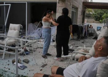 «Αν ο Χαμενεΐ συνεχίσει να εκτοξεύει πυραύλους στο εσωτερικό της χώρας, η Τεχεράνη θα καεί»