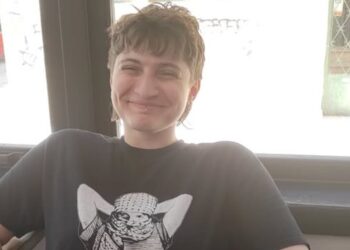 Ισραηλινοί τουρίστες ζήτησαν από σερβιτόρα να αλλάξει μπλούζα που έγραφε «Ελευθερία στην Παλαιστίνη» για να της δώσουν φιλοδώρημα