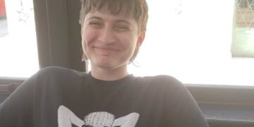 Ισραηλινοί τουρίστες ζήτησαν από σερβιτόρα να αλλάξει μπλούζα που έγραφε «Ελευθερία στην Παλαιστίνη» για να της δώσουν φιλοδώρημα