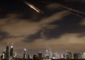 Οι αγωγοί πετρελαίου και οι γραμμές μεταφοράς καυσίμων στην Χάιφα έχουν υποστεί ζημιές από τις πυραυλικές επιθέσεις του Ιράν