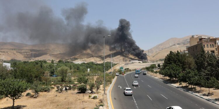 Ισραήλ: Νέο κύμα επιθέσεων από τις Ισραηλινές Αμυντικές Δυνάμεις στο κεντρικό Ιράν