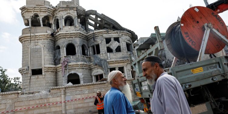 Ο ισραηλινός στρατός προειδοποιεί ότι αναμένει νέες επιθέσεις από το Ιράν