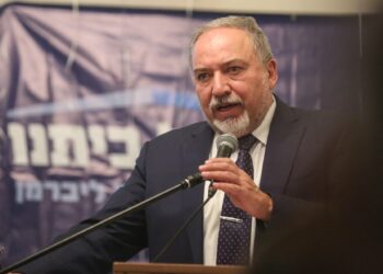 Ο πρώην υπουργός Άμυνας ζητά «ολοκληρωτικό πόλεμο» με επιθέσεις σε πολιτικές υποδομές του Ιράν