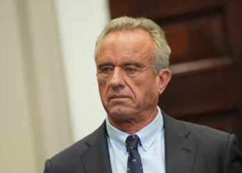 Ο υπ. Υγείας «καρατόμησε» όλα τα μέλη συμβουλευτικού οργάνου για τα εμβόλια