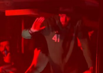 Εκατοντάδες οπαδοί στο ΟΑΚΑ, αποθεώσαν την ομάδα παρά την απώλεια του τίτλου