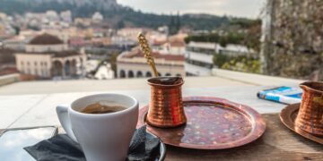 Πόσος καφές είναι…υπερβολή; Πότε προστατεύει, πότε απειλεί