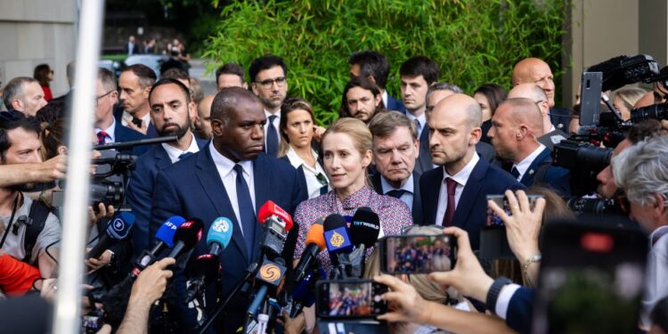 Γενεύη: «Συζητήσαμε τρόπους για μια λύση μέσω διαπραγματεύσεων στο πυρηνικό πρόγραμμα του Ιράν»