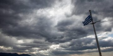 Καιρός: Υποχωρεί η κακοκαιρία με κατά τόπους νεφώσεις και βροχές