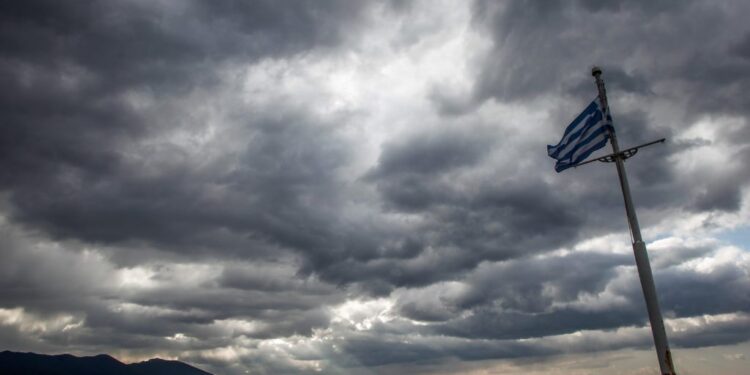 Καιρός: Υποχωρεί η κακοκαιρία με κατά τόπους νεφώσεις και βροχές
