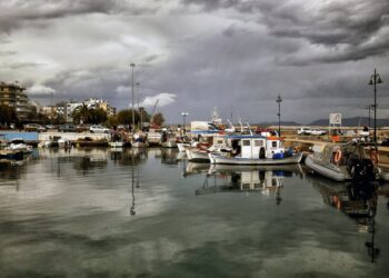 Μελτέμι έως 8 μποφόρ, μπόρες και μικρή πτώση θερμοκρασίας – Πού θα βρέξει