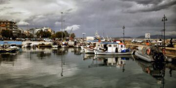 Μελτέμι έως 8 μποφόρ, μπόρες και μικρή πτώση θερμοκρασίας – Πού θα βρέξει