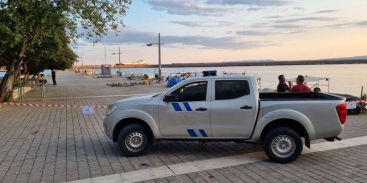 Εντοπίστηκε οβίδα στον βυθό του λιμανιού κατά τη διάρκεια εργασιών καθαρισμού