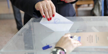 Interview poll shows SYRIZA out of Parliament for the first time with 2.9% in voting intention