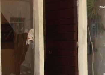 Επίθεση με γκαζάκια στο σπίτι του βουλευτή της ΝΔ Στράτου Σιμόπουλου – «Έχω τις απόψεις μου δεν πτοούμαι συνεχίζω»