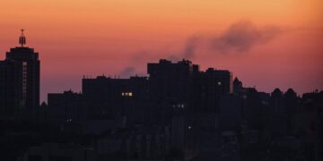 Ουκρανία: Νυχτερινό σφυροκόπημα της Ρωσίας στο Κίεβο