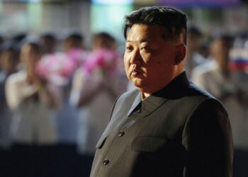 Ο Κιμ Γιονγκ Ουν υποδέχθηκε τον Σεργκέι Σοϊγκού