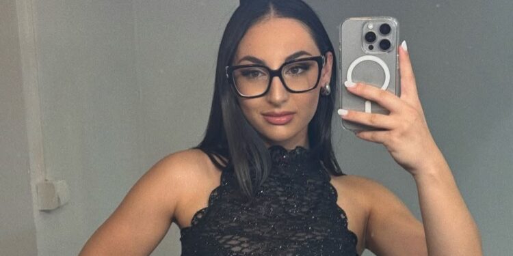 MAD VMA 2025 – Klavdia: Ερμήνευσε την «Αστερομάτα» στη σκηνή των μουσικών βραβείων