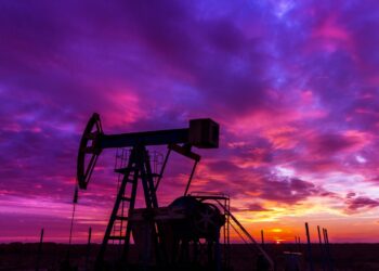 Πετρέλαιο: Βουτιά στις τιμές παρά τα νέα φονικά πλήγματα