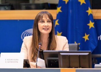 Καταγγέλλει επίθεση με fake news από scam ιστοσελίδα