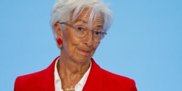 Λαγκάρντ: Το μενταγιόν με το μήνυμα