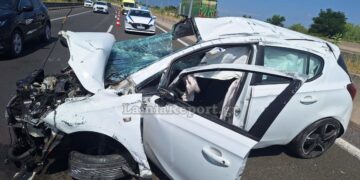 Φθιώτιδα: Τροχαίο στην εθνική οδό – Αυτοκίνητο προσέκρουσε στο στηθαίο και «διαλύθηκε»