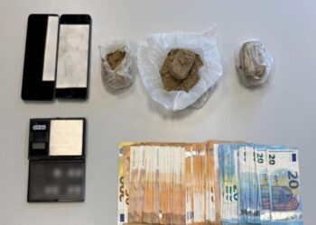 Συνελήφθη αλλοδαπός που έκρυβε ηρωίνη σε χωράφι