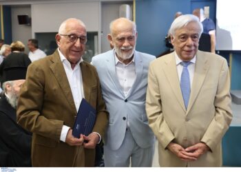 Τίμησε τον Γιώργο Λιάνη για τα 60 χρόνια προσφοράς του σε δημοσιογραφία, πολιτισμό και αθλητισμό