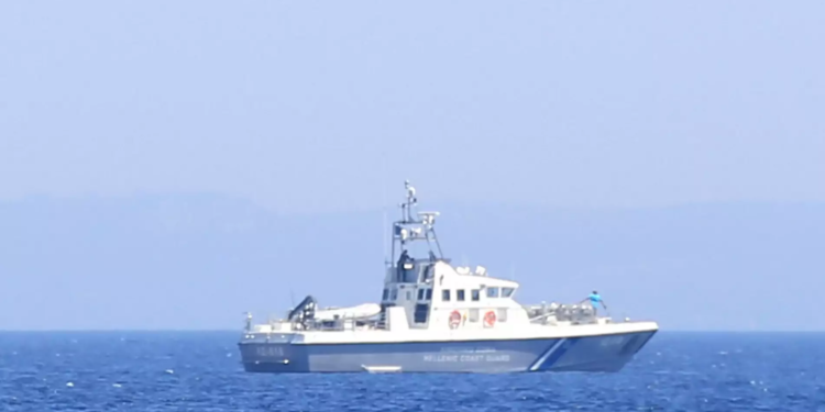 Χωρίς τις αισθήσεις του εντοπίστηκε ψαράς που έπεσε από το καΐκι του