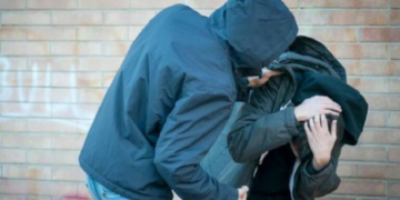 Λάρισα: Συνελήφθησαν δύο ανήλικοι για ληστεία με την απειλή μαχαιριού