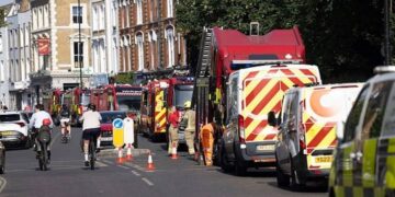 Γυναίκα εντοπίστηκε νεκρή με τραύματα από μαχαίρι έπειτα από έκρηξη φυσικού αερίου