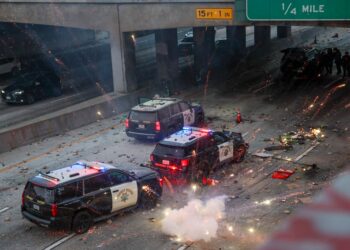 Γιατί ο Τραμπ αναπτύσσει την εθνοφρουρά στο Λος Αντζελες και συζητά απελάσεις μεταναστών σε 20 χώρες