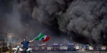 Τεταμένη η κατάσταση – Έφτασαν τα πρώτα στρατεύματα της Εθνοφρουράς