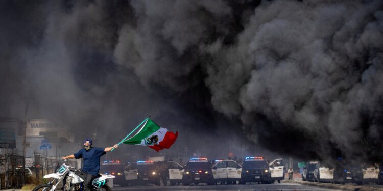 Τεταμένη η κατάσταση – Έφτασαν τα πρώτα στρατεύματα της Εθνοφρουράς